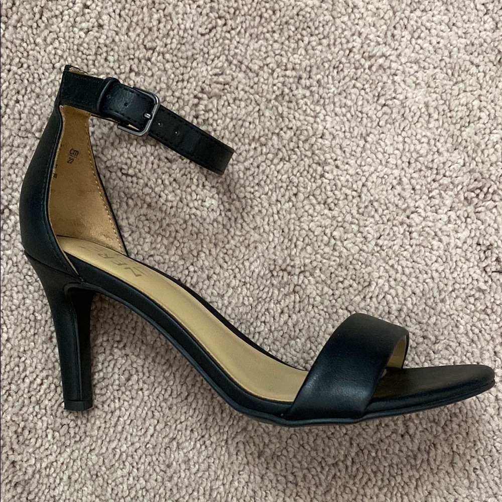 Naturalizer Black Heels Sleek Minimalist Design Size 5 - Picture 8 of 16